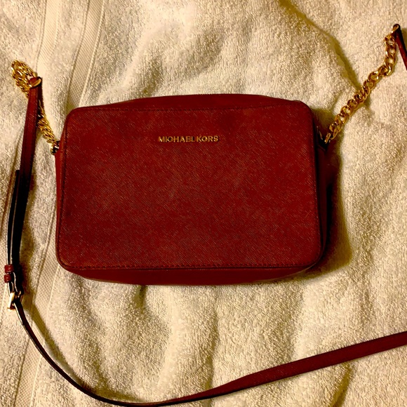 Michael Kors Handbags - Authentic Michael Kors crossbody bag